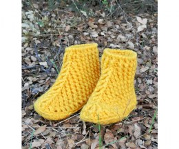 Crochet booties made with YARN ART Alpine Alpaca